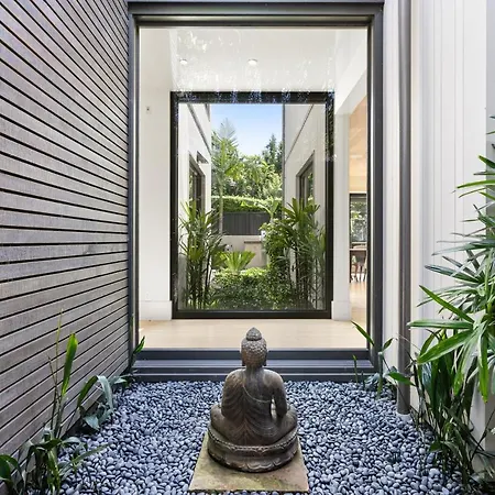 Modern Architectural Oasis In Menlo Park Villa